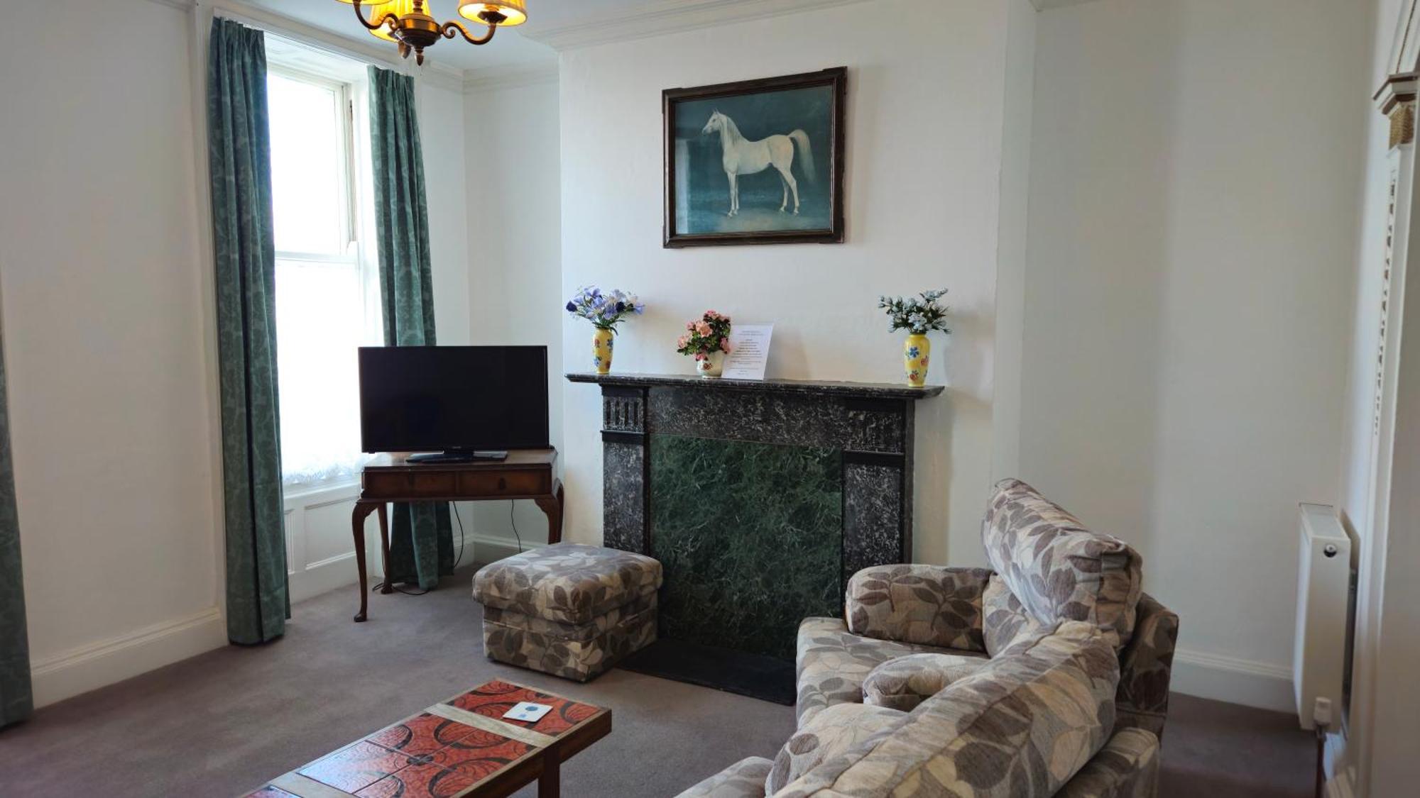 Apartment Spacious Seafront Apartment, & Sea Views, Parking Weymouth